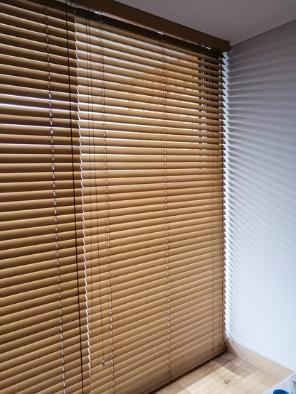 Persianas de madera decorativas con cinta