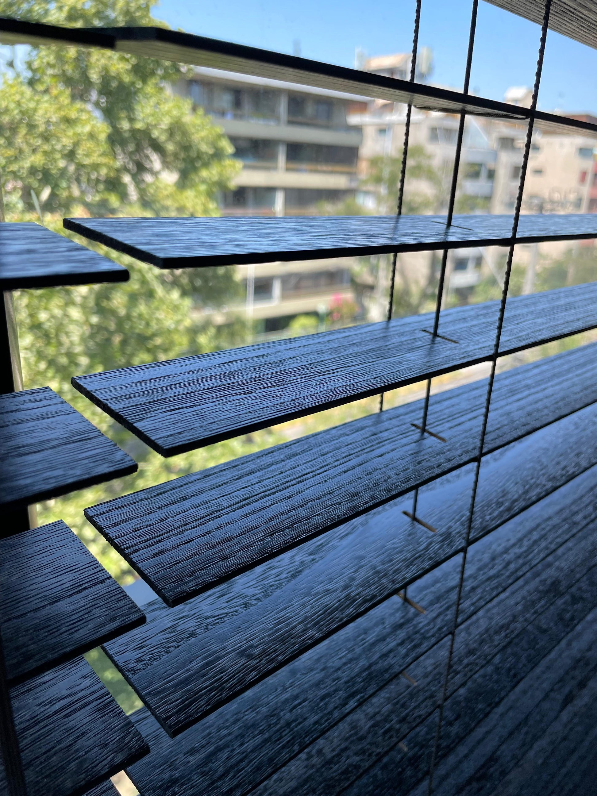 Persianas de madera decorativas con cinta