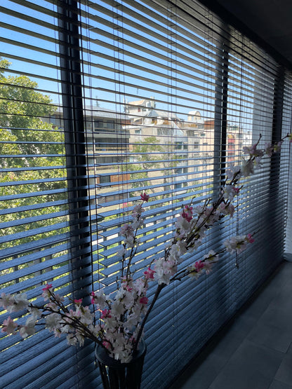 Persianas de madera decorativas con cinta